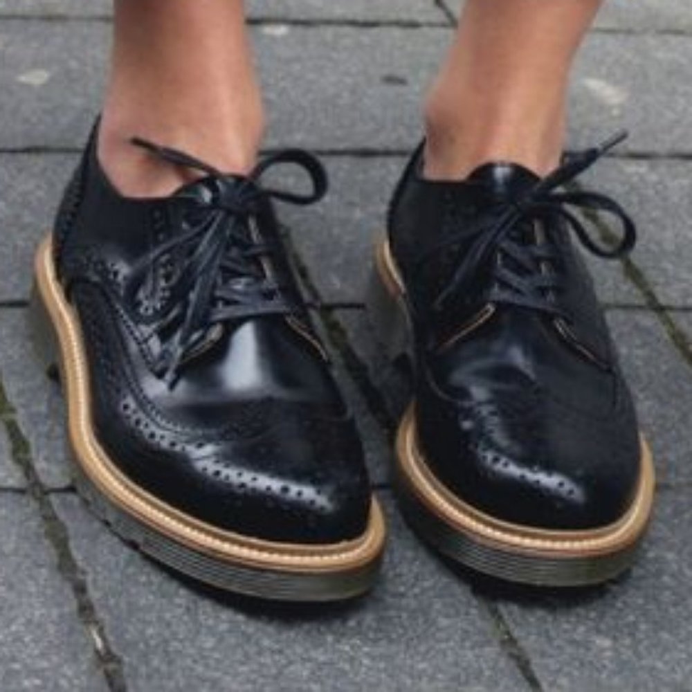 BRAND NEW: John Fluevog. Linda oxford. Black.